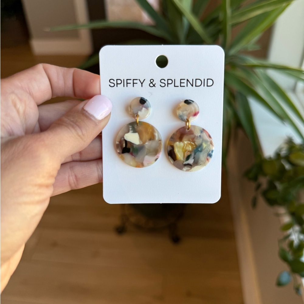 🍒 2/$20 - Multi-Color Acrylic Drop Earrings - Picture 7 of 10